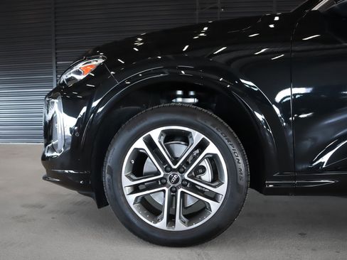 Certified 2025 Audi Q5 Premium w/ Convenience Package image 5