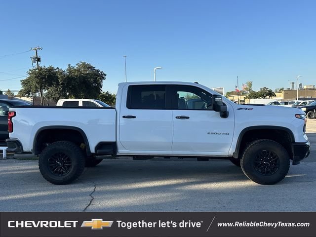 Used 2026 Chevrolet Silverado 2500 ZR2 AWD/4WD image 3