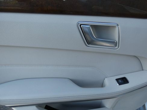 Used 2016 Mercedes-Benz E 350 Sedan w/ Premium Package image 37
