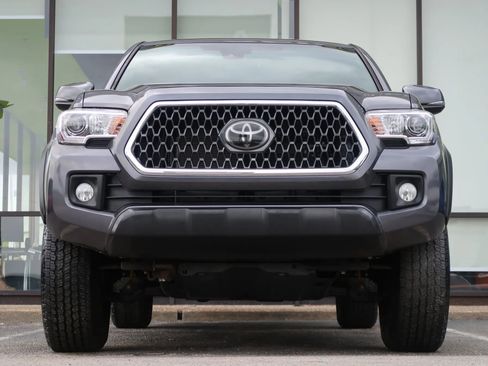 Used 2018 Toyota Tacoma TRD Off-Road AWD/4WD image 3