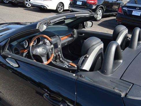 Used 2011 Mercedes-Benz SLK 300 image 24
