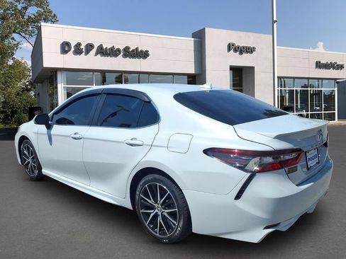 Used 2024 Toyota Camry SE FWD image 3