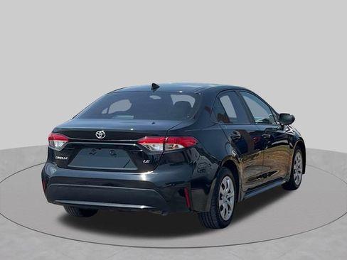 Used 2022 Toyota Corolla LE FWD image 2