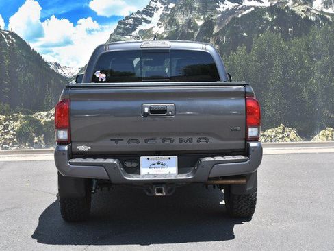 Used 2018 Toyota Tacoma TRD Sport w/ Technology Package AWD/4WD image 10