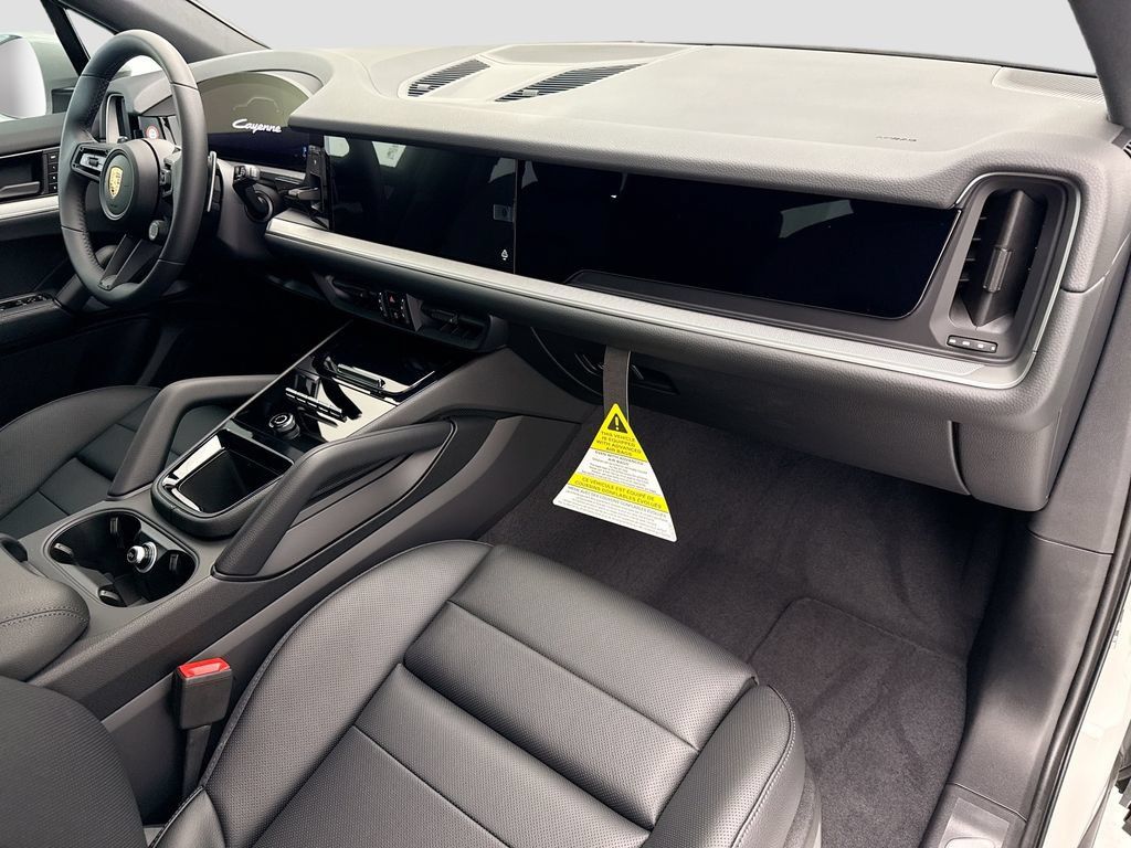 Used 2026 Porsche Cayenne AWD/4WD image 19