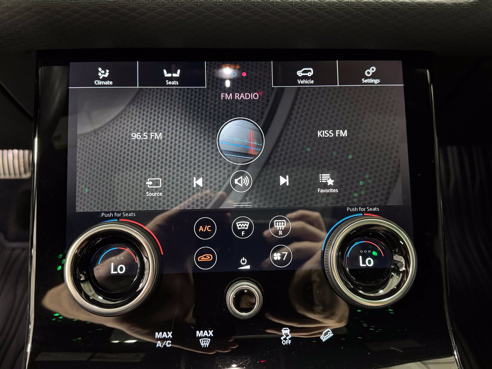 Used 2020 Land Rover Range Rover Velar R-Dynamic S AWD/4WD image 28