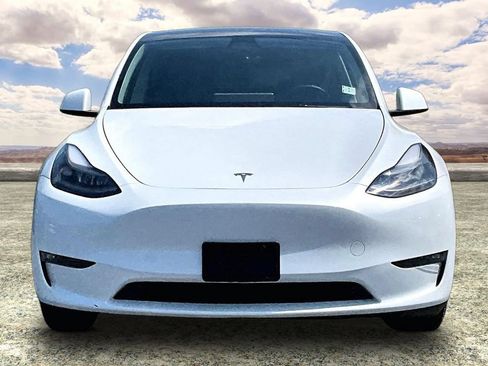 Used 2023 Tesla Model Y Long Range AWD/4WD image 2