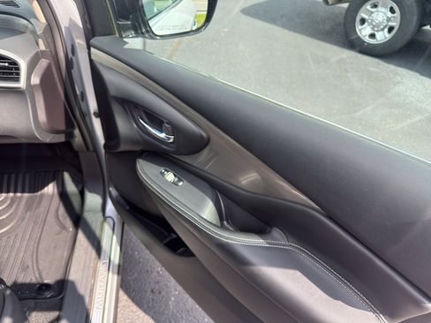 Used 2015 Nissan Murano Platinum w/ Platinum Technology Package FWD image 16
