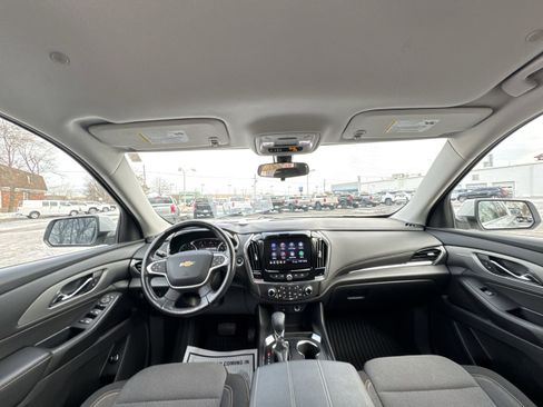 Used 2021 Chevrolet Traverse LT image 21
