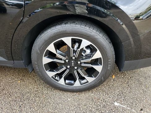 Used 2022 Kia Carnival EX FWD image 10
