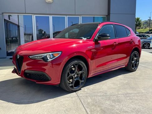 Used 2023 Alfa Romeo Stelvio Veloce image 4