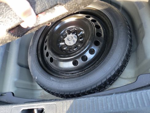 Used 2018 Toyota Camry LE image 40