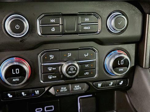 Used 2024 GMC Yukon AT4 w/ AT4 Premium Package AWD/4WD image 17