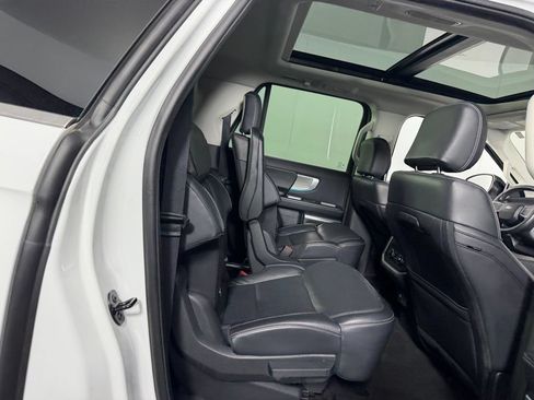 Used 2025 Ford Expedition Platinum w/ Driver's Package AWD/4WD image 27
