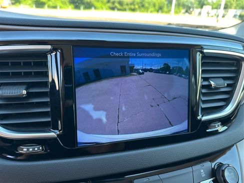 Used 2017 Chrysler Pacifica Touring-L Plus FWD image 33