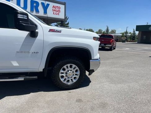 Used 2024 Chevrolet Silverado 2500 LT AWD/4WD image 17