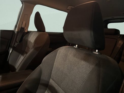 Used 2024 Nissan Rogue SV image 12