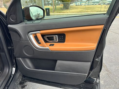 Used 2019 Land Rover Discovery Sport HSE Luxury image 24