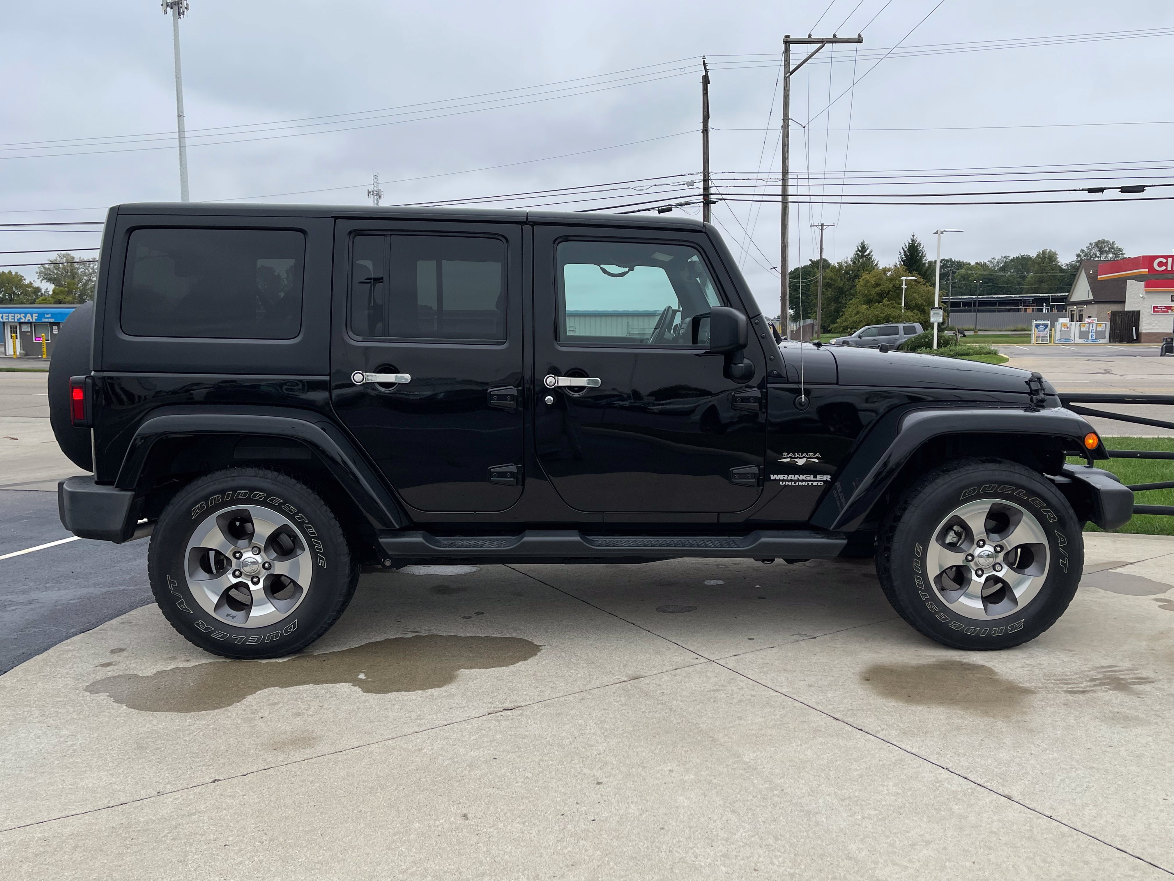 Used 2017 Jeep Wrangler Unlimited Sahara w/ Trailer Tow Group AWD/4WD image 8
