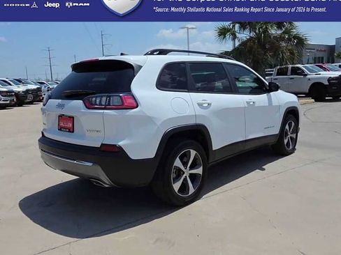 Certified 2022 Jeep Cherokee Limited AWD/4WD image 8