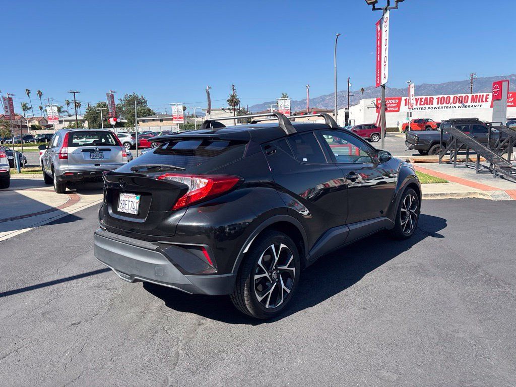 Used 2022 Toyota C-HR XLE FWD image 4