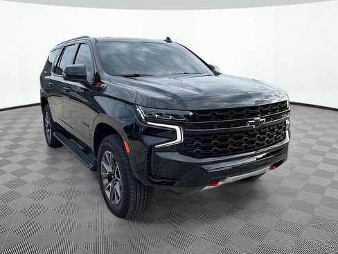 Used 2024 Chevrolet Tahoe Z71 w/ Luxury Package AWD/4WD image 3