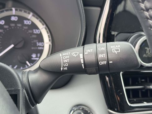 Used 2023 Toyota Highlander LE FWD image 14