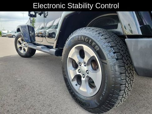 Used 2018 Jeep Wrangler Unlimited Sahara AWD/4WD image 17