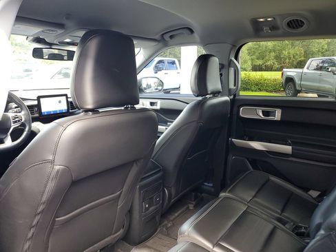 Used 2023 Ford Explorer XLT w/ Equipment Group 202A AWD/4WD image 11