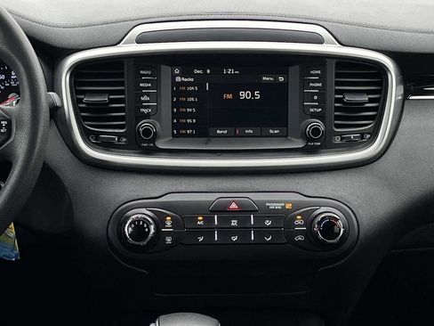 Used 2019 Kia Sorento L image 15