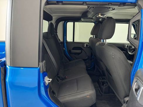 Used 2022 Jeep Gladiator Willys image 17