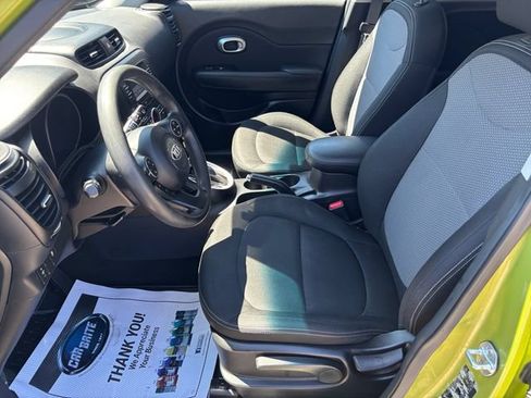 Used 2017 Kia Soul + FWD image 11
