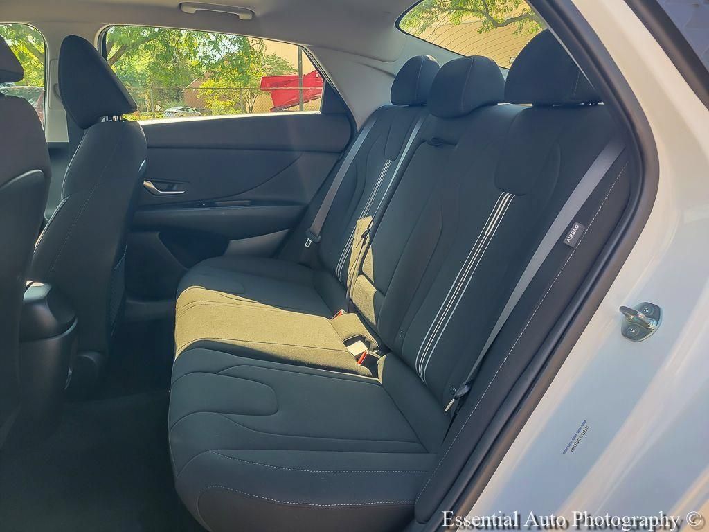 Used 2025 Hyundai Elantra SEL FWD image 18