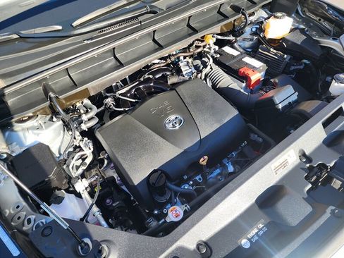 Used 2022 Toyota Highlander XLE image 10