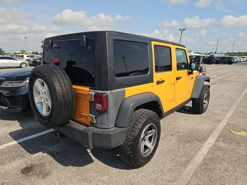 Used 2013 Jeep Wrangler Unlimited Rubicon w/ Connectivity Group AWD/4WD image 6
