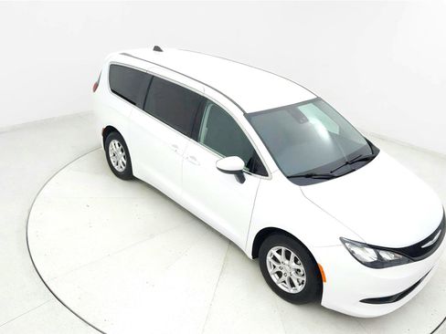 Used 2023 Chrysler Voyager LX FWD image 19