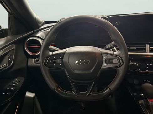 Used 2024 Chevrolet Trax RS w/ Sunroof Package FWD image 22