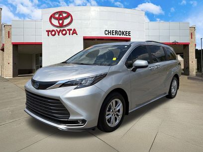 Used 2025 Toyota Sienna XLE