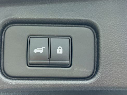 Used 2025 Nissan Pathfinder SL AWD/4WD image 31