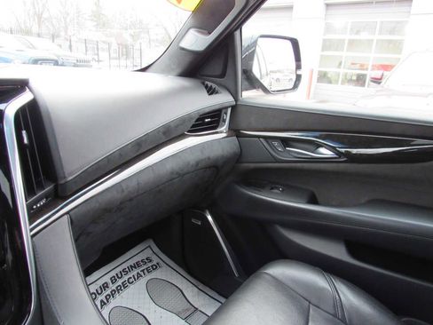 Used 2018 Cadillac Escalade ESV Platinum image 21
