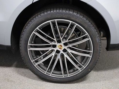 Certified 2026 Porsche Macan image 39