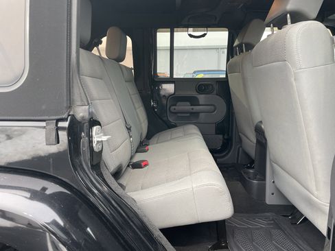 Used 2007 Jeep Wrangler Unlimited Sahara image 18