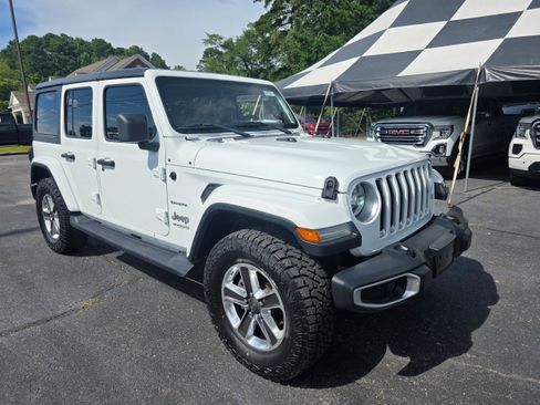 Used 2018 Jeep Wrangler Unlimited Sahara AWD/4WD image 3
