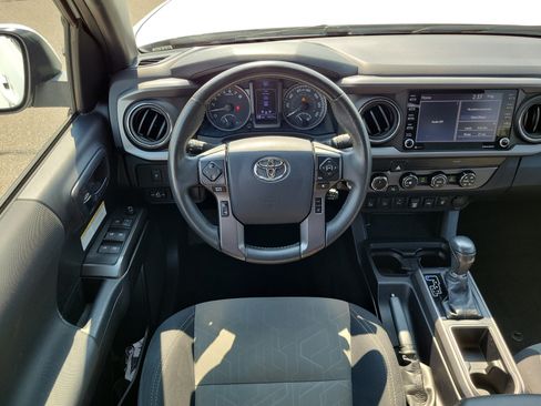 Used 2020 Toyota Tacoma TRD Off-Road w/ Technology Package AWD/4WD image 9