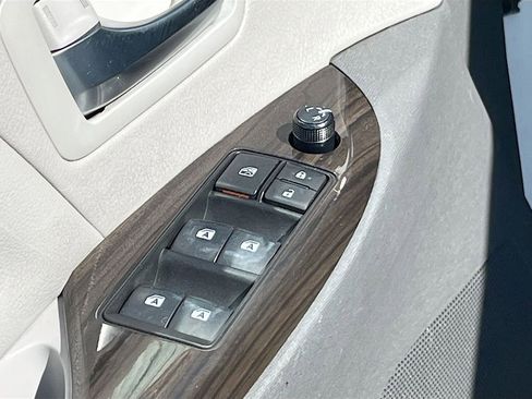 Used 2020 Toyota Sienna LE image 17