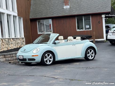 Used 2010 Volkswagen Beetle Final Edition FWD image 2