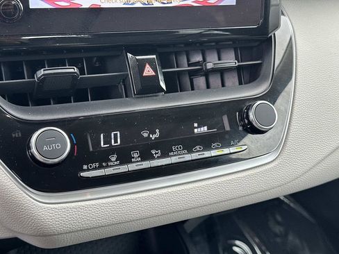 Used 2024 Toyota Corolla LE FWD image 14