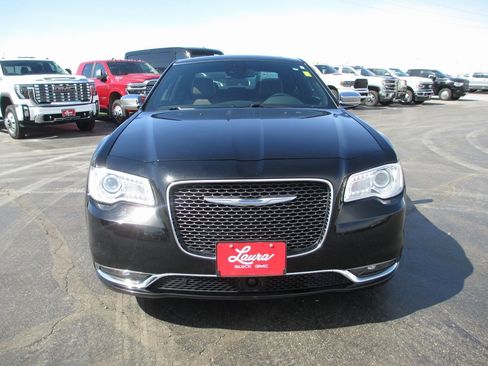 Used 2018 Chrysler 300 Limited w/ Safetytec Plus Group image 9