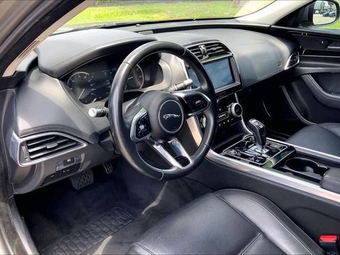 Used 2020 Jaguar XE S RWD image 17