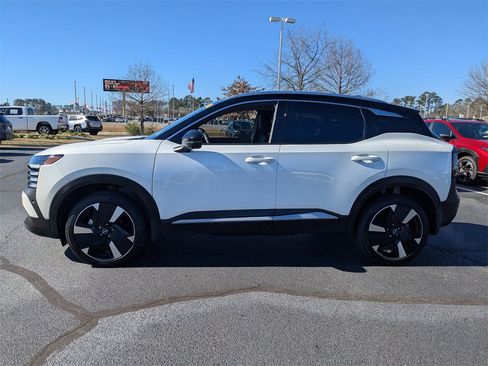 Used 2025 Nissan Kicks SR w/ Illumination Package image 8